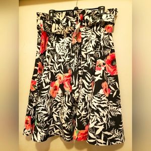 New York & Company 7th Avenue Black, White & Pink Floral Print Skirt size 14